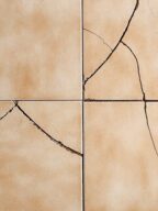 Close view of the crack in the example kitchen tile.